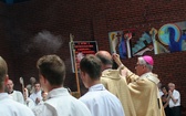 Abp Skworc błogosławi wizerunek Niepokalanej Jutrzenki Wolności w Katowicach