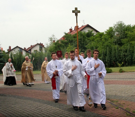 Abp Skworc błogosławi wizerunek Niepokalanej Jutrzenki Wolności w Katowicach