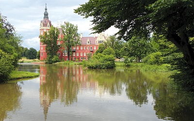 ▲	Nowy Zamek w Bad Muskau (Mużaków).