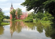 ▲	Nowy Zamek w Bad Muskau (Mużaków).