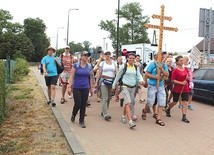 ▲	Coraz więcej uczestników pielgrzymki do Niepokalanowa to młodzi ludzie.