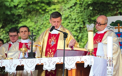 Głównym punktem obchodów była Msza Święta na dziedzińcu zamku.