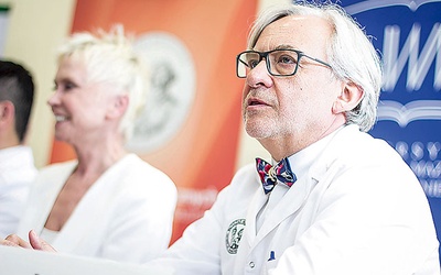 ▲	Prof. Maksymowicz ocenia, że pierwsi pacjenci w śpiączce mogą trafić do Olsztyna już w lipcu lub sierpniu.