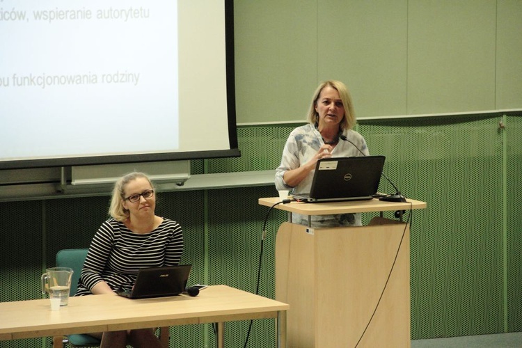 Konferencja o rodzinach zastępczych