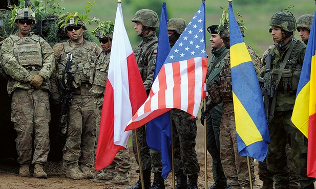 Żołnierze państw należących do NATO regularnie uczestniczą we wspólnych ćwiczeniach. W zakończonych niedawno w Polsce brało udział 18 państw członkowskich. Wydatki wojskowe NATO stanowią ponad 60 proc. kwoty przeznaczanej na zbrojenia na całym świecie.
