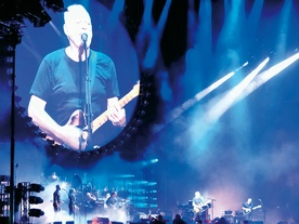We Wrocławiu David Gilmour wystąpił z orkiestrą pod dyrekcją Zbigniewa Preisnera.