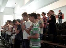 Wspólna modlitwa w auli seminarium