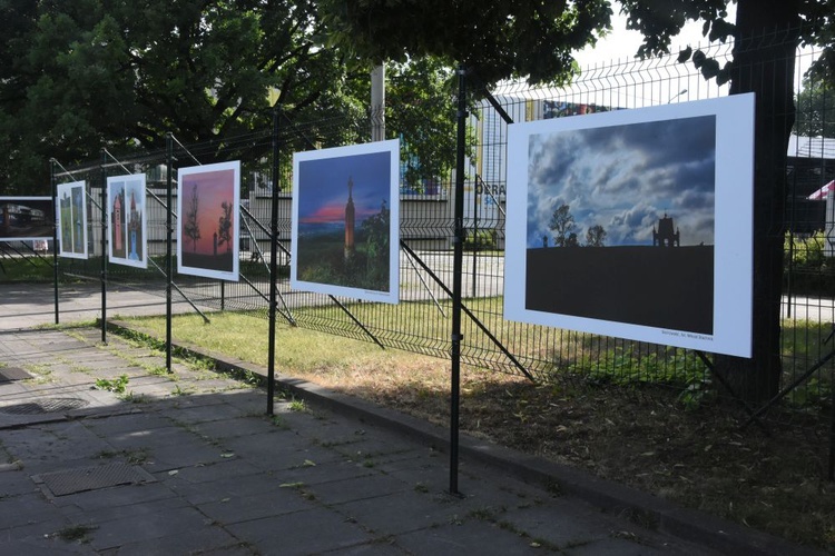 Przydrożne kapliczki i JPII w Mogile