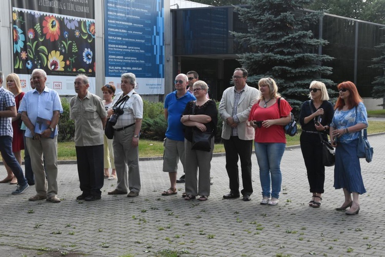 Przydrożne kapliczki i JPII w Mogile