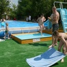 W Łowiczu ustawiono dwa odkryte baseny