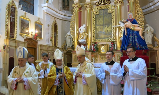 Hałcnów: Msza św.