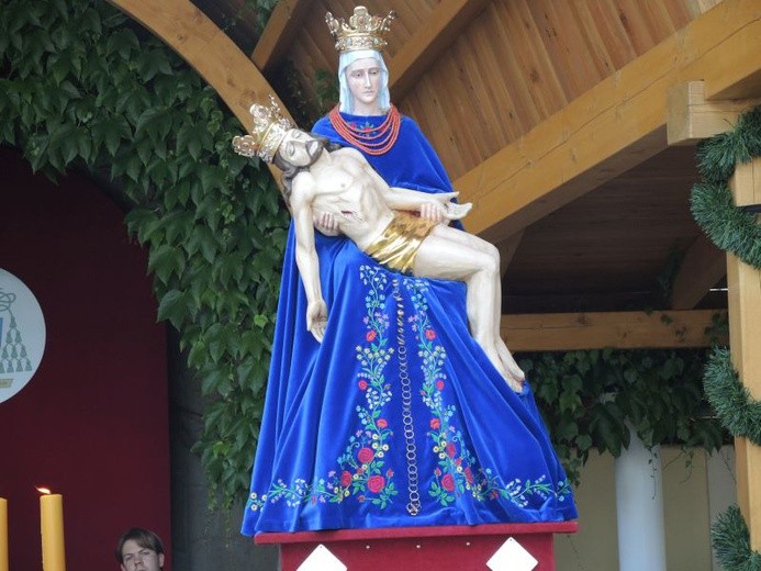 Hałcnów: Msza św.