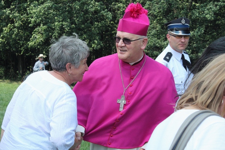 Odsłonięcie głazu bp. Wacława Leszczyńskiego