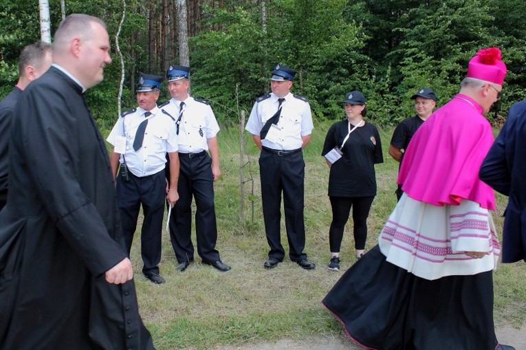 Odsłonięcie głazu bp. Wacława Leszczyńskiego