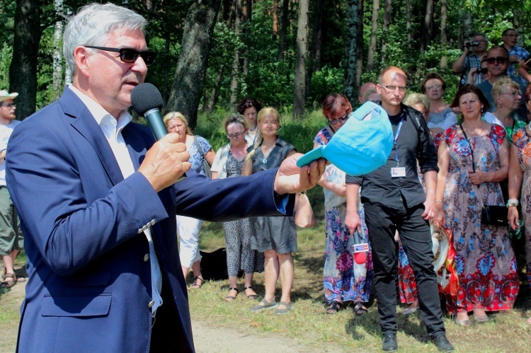 Odsłonięcie głazu bp. Wacława Leszczyńskiego