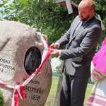 Odsłonięcie głazu bp. Wacława Leszczyńskiego