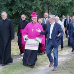 Odsłonięcie głazu bp. Wacława Leszczyńskiego