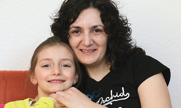 Armine Ożga-Margaryan z córką Emilią.