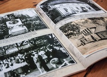 Druga część albumu o Rudach zawiera m.in. zdjęcia dawnych budynków czy fotograficzną dokumentację kościelnych uroczystości.