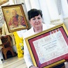 ▲	Małgorzata Górka z papieskim dyplomem.