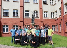 Rekolektanci wraz z prowadzącymi przed WSD w Elblągu.