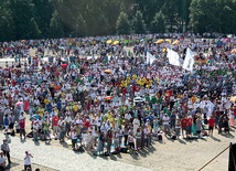 Pielgrzymi z diecezji płockiej pod jasnogórskim szczytem. W tym roku 14 sierpnia  o godz. 9 Mszy św.  na zakończenie pielgrzymki będzie przewodniczył  bp Piotr Libera.  Będzie to również Eucharystia wdzięczności  za nawiedzenie obrazu Matki Bożej Jasnogórskiej  w diecezji płockiej.