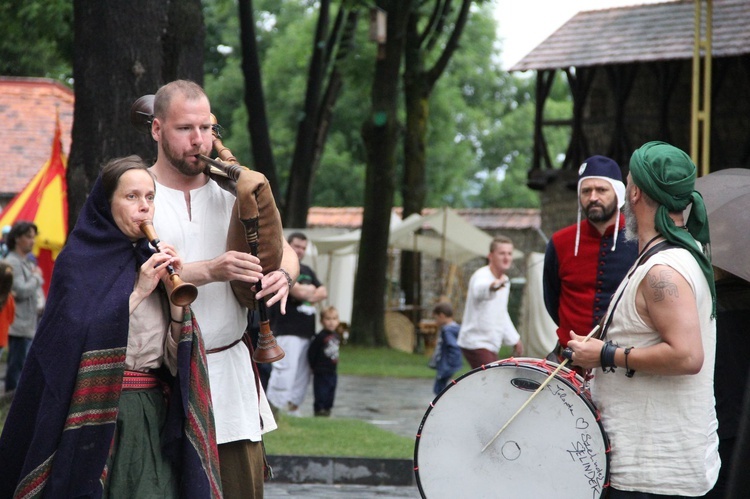 Potyczki, tańce i stragany w Nowym Sączu