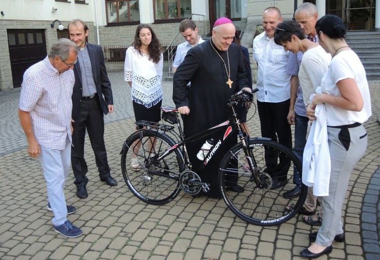 "Rozkręć wiarę" z bp. Piotrem Gregerem... na rowerze!