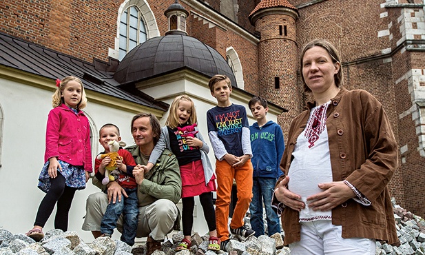 Rodzinka Sikorskich czuje się tu jak u siebie w domu.