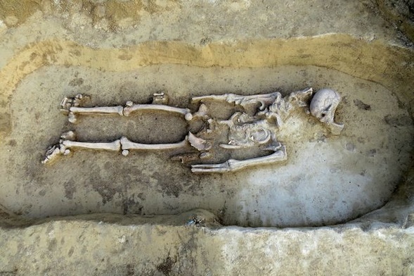 Wczesnośredniowieczny grób z wyposażeniem