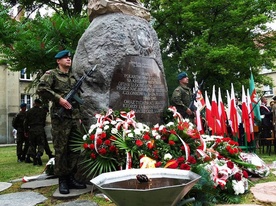 Hołd dla ofiar Krwawej Niedzieli