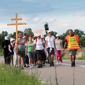 – Wędrówka jest czasem trudu i zawierzenia Maryi Niepokalanej intencji o trzeźwość własną i innych  – mówili pątnicy.