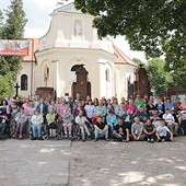 We wczasorekolekcjach wzięli udział chorzy  i niepełnosprawni,  którym towarzyszyli  księża  i wolontariusze.