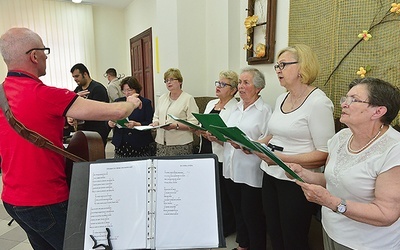 Zespół „Jesienna Gama” podczas Mszy św. w poprawczaku