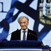 Elie Wiesel zawdzięcza światową karierę swej pierwszej książce, zatytułowanej „Noc”, wydanej w 1956 r. w Paryżu.