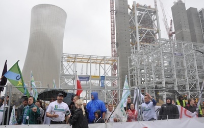 Półmetek budowy okazją do protestu