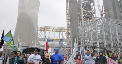 Półmetek budowy okazją do protestu