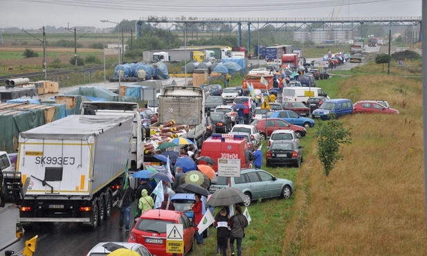 Półmetek budowy okazją do protestu