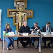 Podczas konferencji prasowej diecezjalni koordynatorzy ŚDM, a także Konrad Frysztak, wiceprezydent Radomia, i Ilona Jaroszek, dyrektor radomskiego skansenu, zapraszali na pierwszy etap - Dni w Diecezji