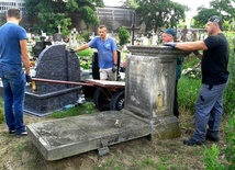 Mszczonowskie Stowarzyszenie Historyczne dba o stare groby