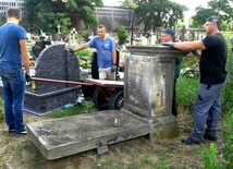 Mszczonowskie Stowarzyszenie Historyczne dba o stare groby