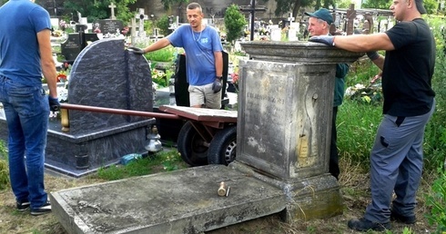 Mszczonowskie Stowarzyszenie Historyczne dba o stare groby