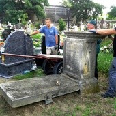 Mszczonowskie Stowarzyszenie Historyczne dba o stare groby