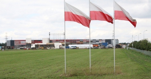 Budowa ołtarza na Campus Misericordiae