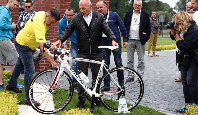 Biały rower dla papieża