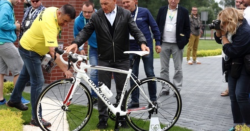 Biały rower dla papieża