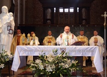 Szkaplerz Najświętszej Maryi Panny z Góry Karmel zapoczątkowany został przez św. Szymona Stocka