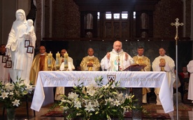 Szkaplerz Najświętszej Maryi Panny z Góry Karmel zapoczątkowany został przez św. Szymona Stocka