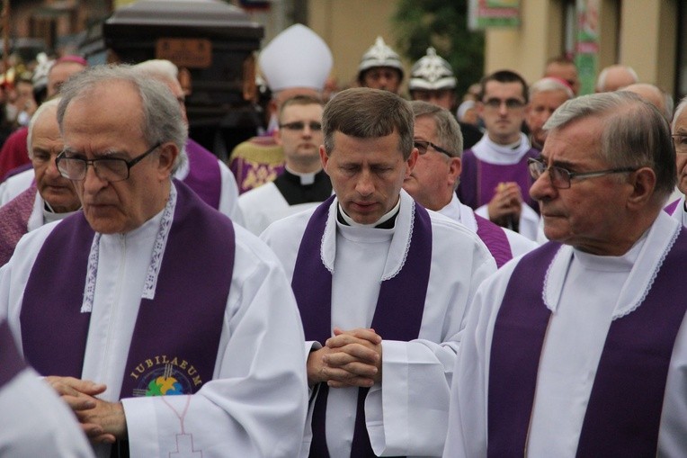 Diecezja tarnowska żegna abp. Z. Zimowskiego