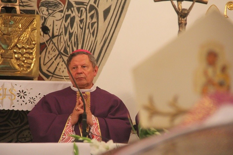 Pożegnanie śp. abp. Zimowskiego w Kupieninie